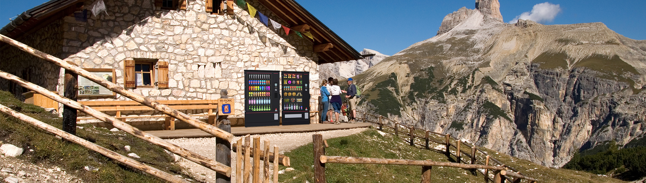 Wanderwege / Proviantautomaten Automaten an einer Hütte auf einem Wanderweg