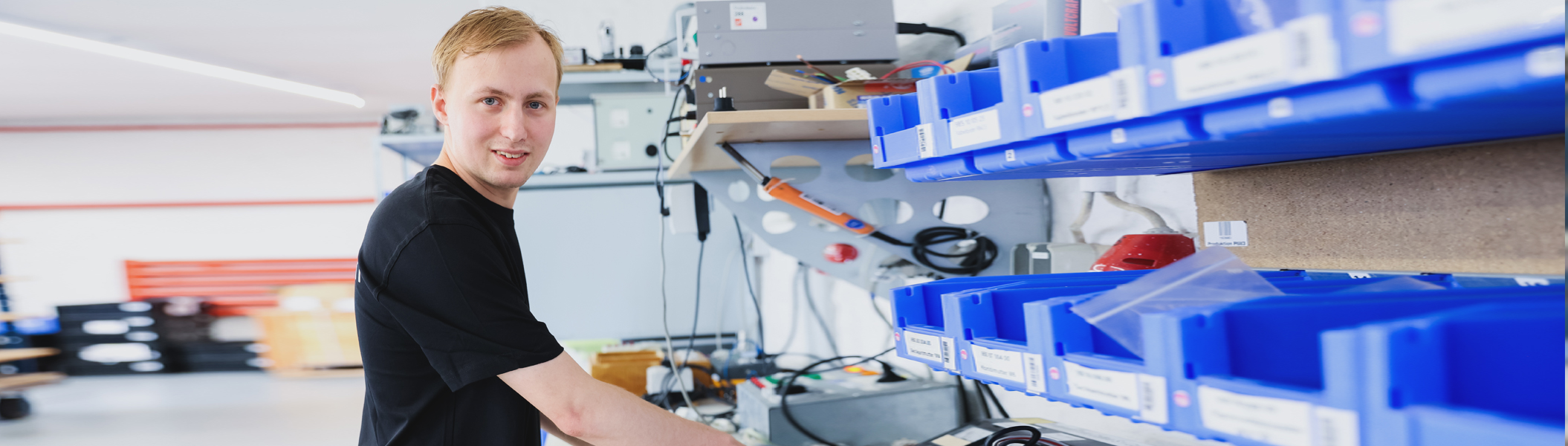 Industrieelektriker Betriebstechnik (m/w/d) Ein Industrieelektriker für Betriebstechnik